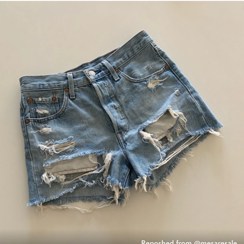Levi’s 501 short. Size 24